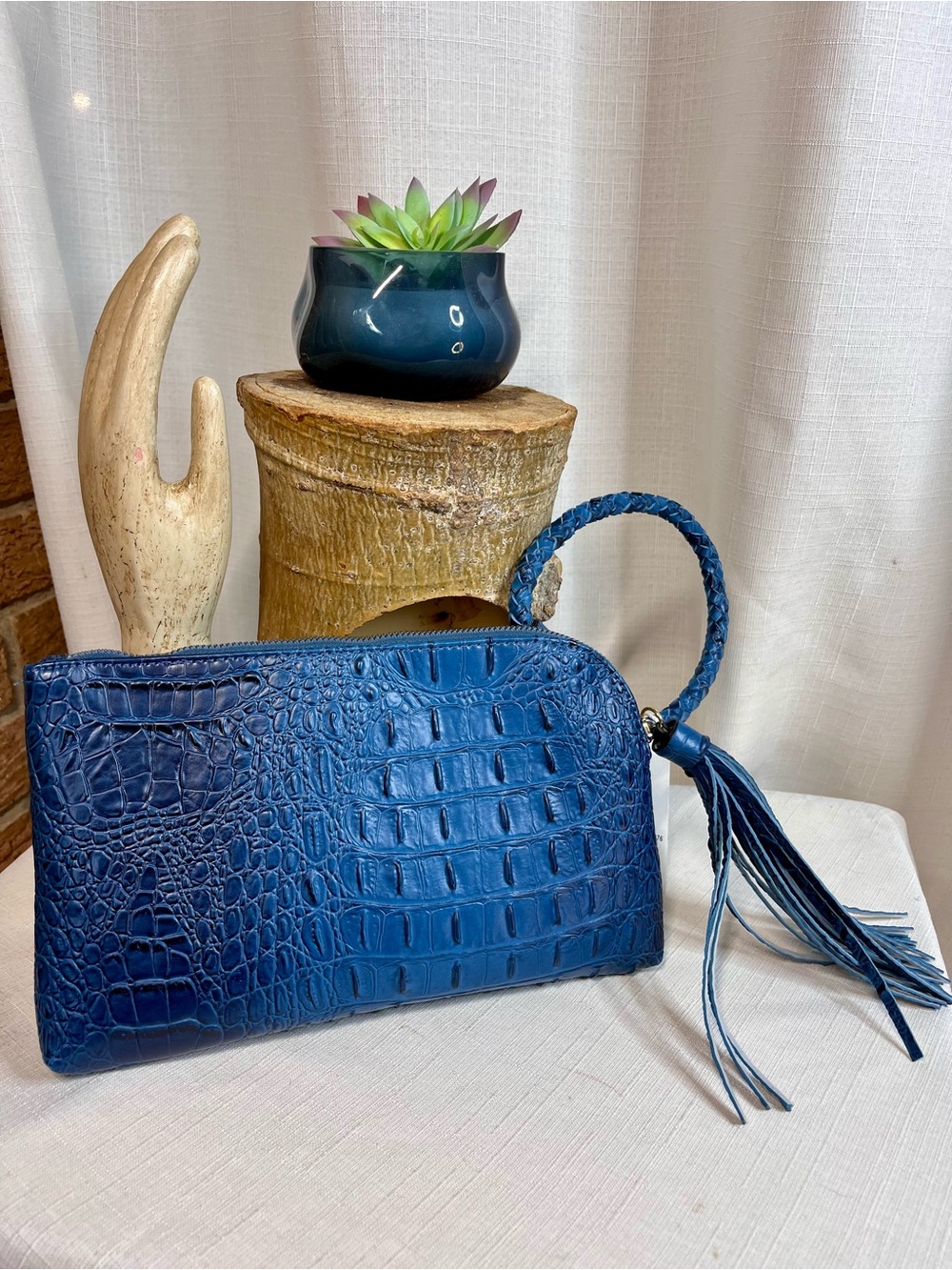 NWT Virago Collection Blue Crocodile Embossed Wristlet Clutch Tassel Bag - Picture 3 of 8
